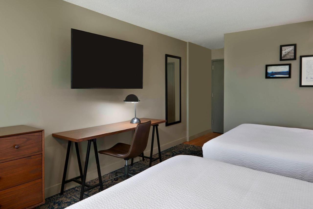 Four Points By Sheraton Toronto Airport Миссиссага Экстерьер фото