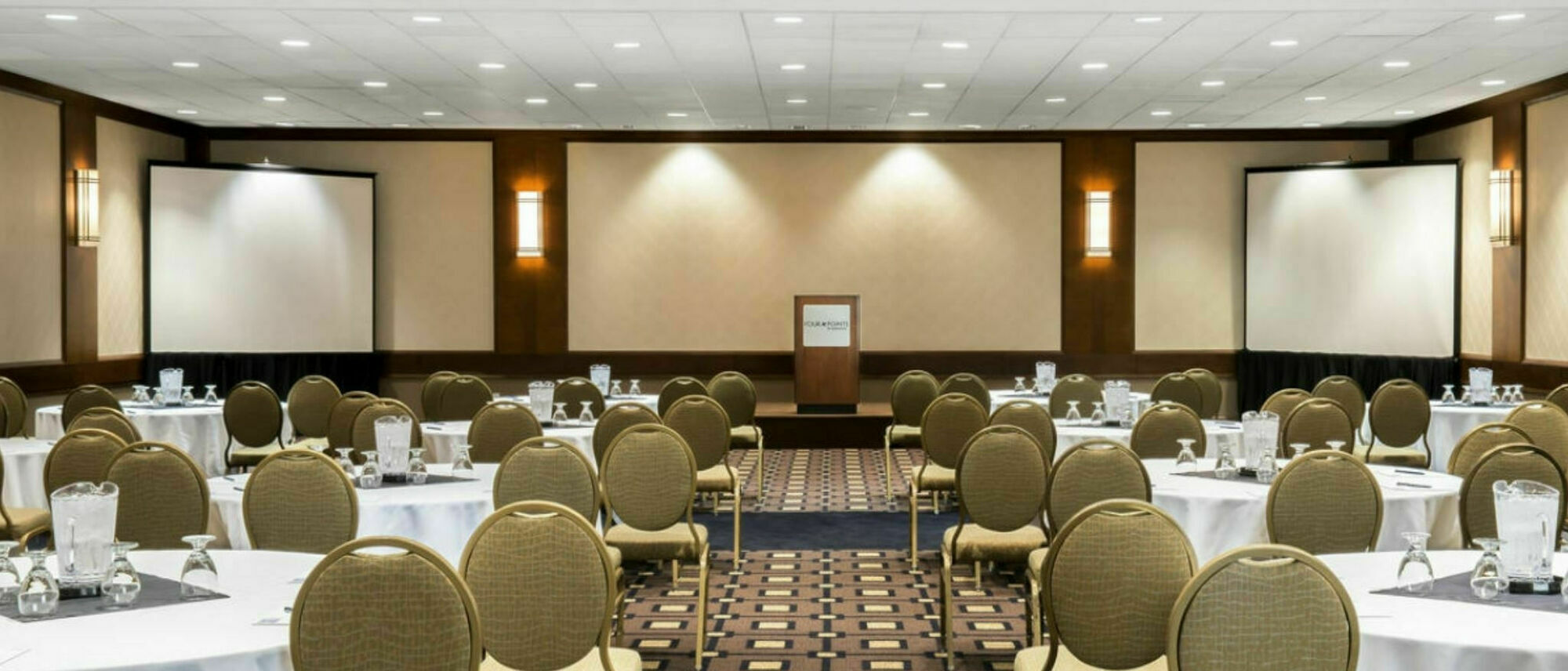Four Points By Sheraton Toronto Airport Миссиссага Экстерьер фото