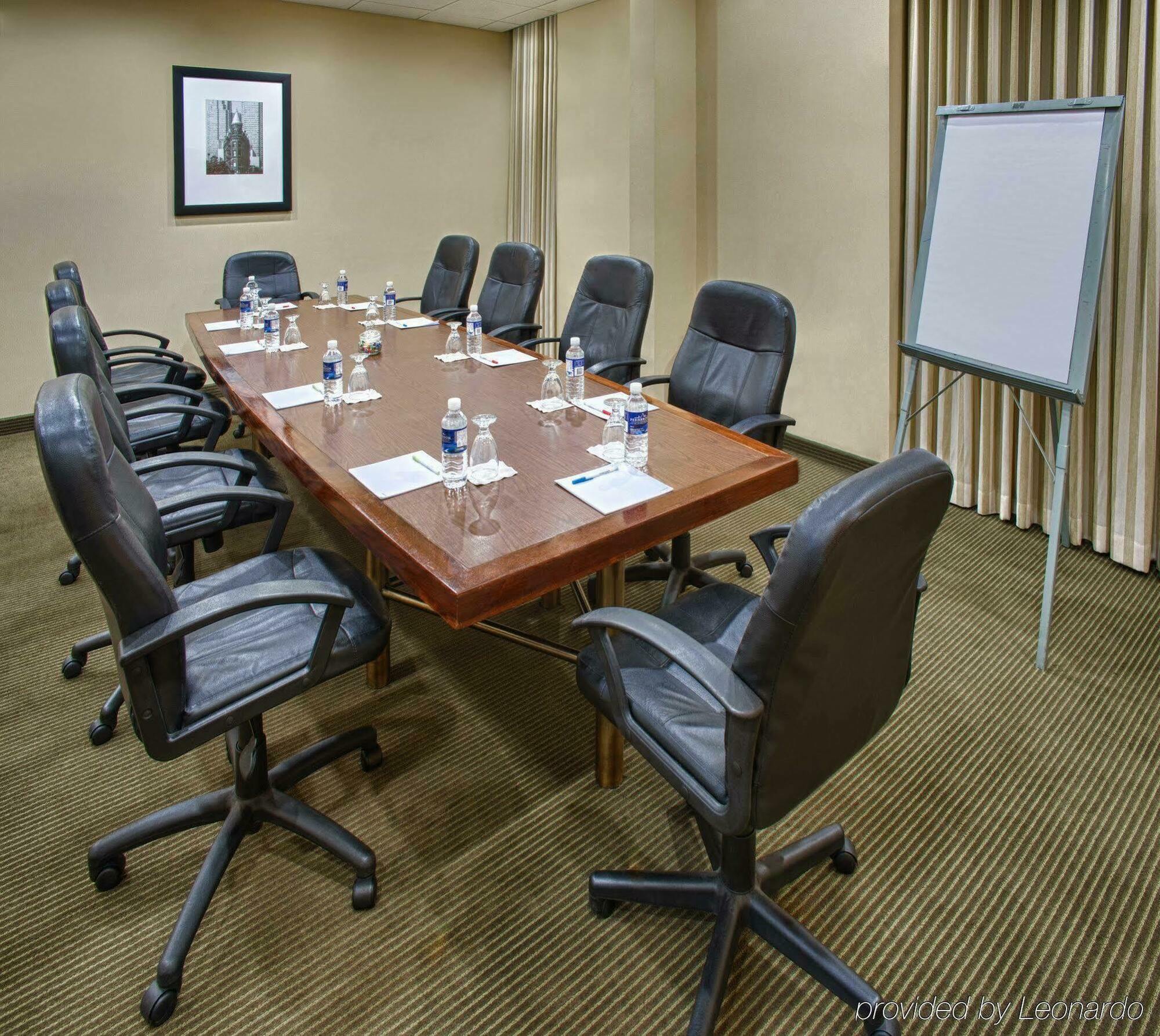 Four Points By Sheraton Toronto Airport Миссиссага Экстерьер фото